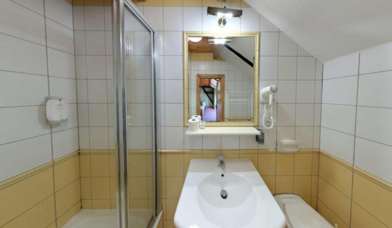 Hotel Stara Stajnia Pleszew ภายนอก รูปภาพ